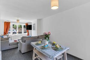 Group-Friendly 4-BR Home with Space & Comfort