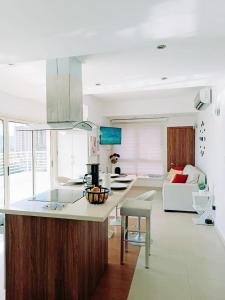 Margarita & More, Omas