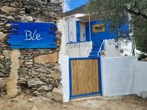 Ble 1BR Vacation Home with Private Terrace - Moustákos