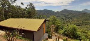 Chalé Pakere Montebello Lumiar - lareira, wi-fi, sauna, piscina - vista incrível - locação do chalé sem prestação de serviços