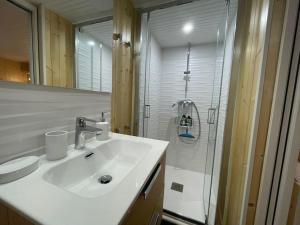 Chalets Chalet avec piscine proche plage : photos des chambres