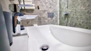 Faby- by the Lake -Green Land Residences