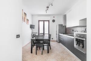 Milan - Bocconi e Navigli - Spacious 3BR Apartment 95 m - Free Parking