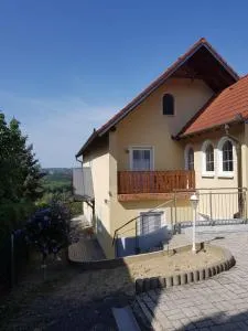 Haus Hibiskus - Dobogómajor