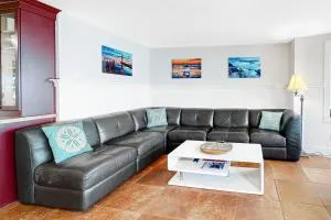 Berni's Ocean View Castle - Home Sweet Homestead - Oceanside