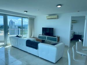 17E Beautiful 2-Bedroom Ocean View Apartment