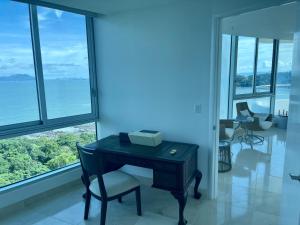 17E Beautiful 2-Bedroom Ocean View Apartment