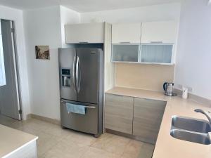 17E Beautiful 2-Bedroom Ocean View Apartment