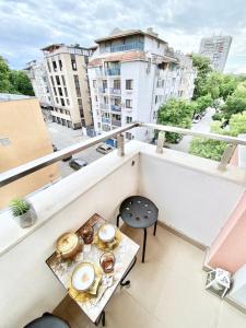 Sunny & Cozy Apartment for 4 Guests & Free Parking