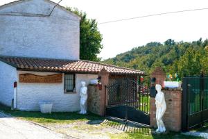 Casale Viozzi - Casa Vacanze con piscina nelle Marche
