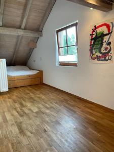 Sonnige 2-Zimmer Wohnung unterm Dach