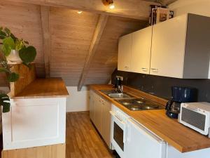 Sonnige 2-Zimmer Wohnung unterm Dach