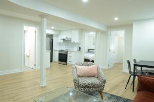 Spacious 2-Bed-Room near Yonge & Major Mackenzie