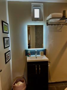 Modern, Gr Floor 1 bed, bathroom, garden & private entry with Free Parking