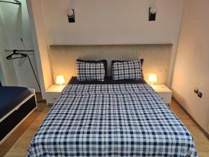 Spacious 2BR Apt, Balcony, AC & Private Garage, Casablanca Centre