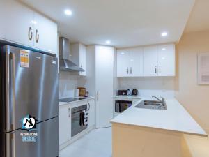 Spectacular Esplanade 4BR Contemporary with Views