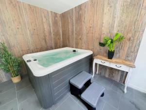 Gîte familial avec spa et animaux admis - 14 pers. - FR-1-381-542