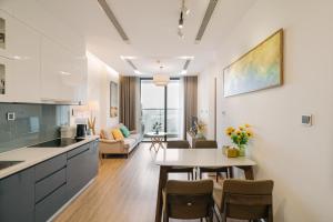 Căn Hộ 1 Phòng Ngủ Nhìn Ra Hồ Nước (One-Bedroom Apartment with Lake View)