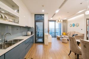 Căn hộ 2 phòng ngủ nhìn ra hồ nước (Two-Bedroom Apartment with Lake View)