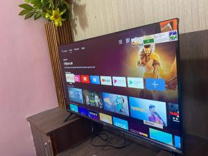 Spacious Queen Bed Suite 6km to Palace, Free Wi-Fi, Books, Toys, Smart TV