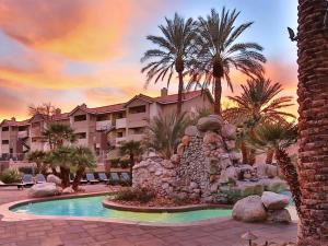 UPGRADED & STYLISH, POOL, HOT TUB, WALK TO STRIP!
