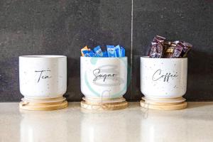 Zen by the Coast: 2-BR Cozy Retreat Near UniShops