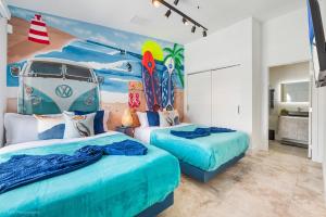 Flamingos Resort - 5 Bedrooms, Baby Items, Game Room, BBQ, Heated Pool