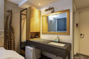 Phòng Loại Sang - Không Đỗ Xe, Nhận Phòng 3:00 Chiều, Cho Phép Lưu Trú Nhiều Đêm Liên Tiếp (Deluxe - No Parking, Check-In 3:00 PM, Consecutive Night Staying ALLOWED)