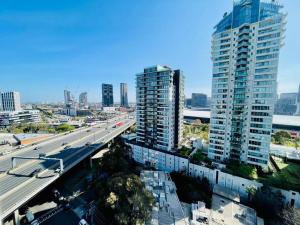 Urban Chic Retreat near Crown w Free Parking