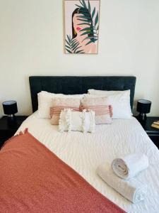 Urban Chic Retreat near Crown w Free Parking