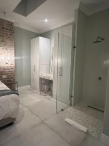Two on Milner - ARUM COTTAGE - Stylish open-plan Guesthouse in Rondebosch