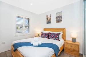 Walk to Beach Escape @ Cronulla - 2Bdrm- Parking