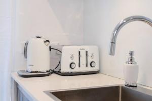 Walk to Beach Escape @ Cronulla - 2Bdrm- Parking