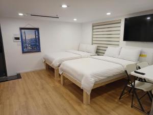 Phòng 4 Người có Sân hiên (Quadruple Room with Terrace)