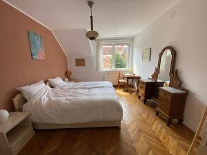 Rose’s OldTown Apartment