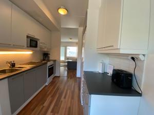 Kotimaailma - Saunallinen kolmio lähellä lentokenttää