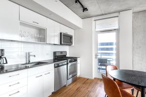 S Lake 2BR w Gym BBQ nr Amazon SEA-82