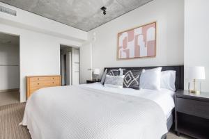 S Lake 2BR w Gym BBQ nr Amazon SEA-82