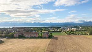 2 BR with lake view – close to Geneva & Lausanne