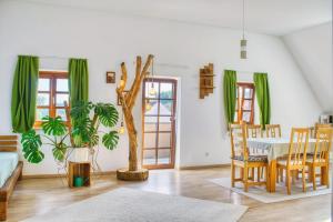 Luxus Apartment! Küche, Balkon, Netflix, Parkplatz - 8 Personen