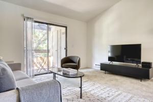 Mountain View 1BR w WD Pool Gym nr groceries SFO-1067