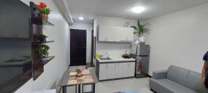 Dracarys Place 2 Condo with Balcony Unlimited Wifi LapuLapu City view