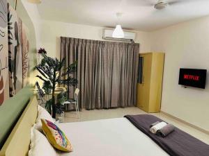 Sage : Private Studio Room in Koregaon Park