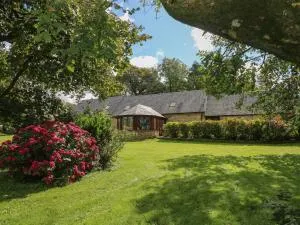 Y Beudy Garndeifog - Llanychaer