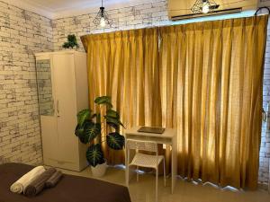 Boutique Room in Koregaon Park. WiFi, Ac, Smart Tv