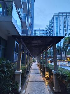 Palmtree Two Villas Across Terminal 3 or Manila Airport