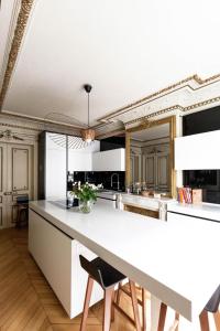 Veeve - Classical Features in the 9th