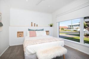 Modern Farmhouse at Pacific Sands Mollymook Beach
