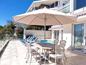 Harbour Views, 2 bedroom, sleeps 4 with private pool!