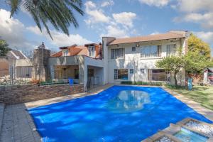 Royal Olympia Lodges & Safaris RSA - Гостевые дома, Sandton